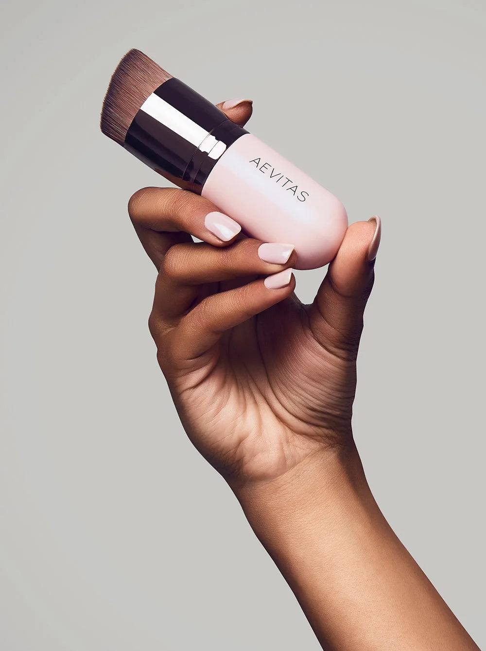 AEVITAS ACTIVE Tufty Foundation Brush